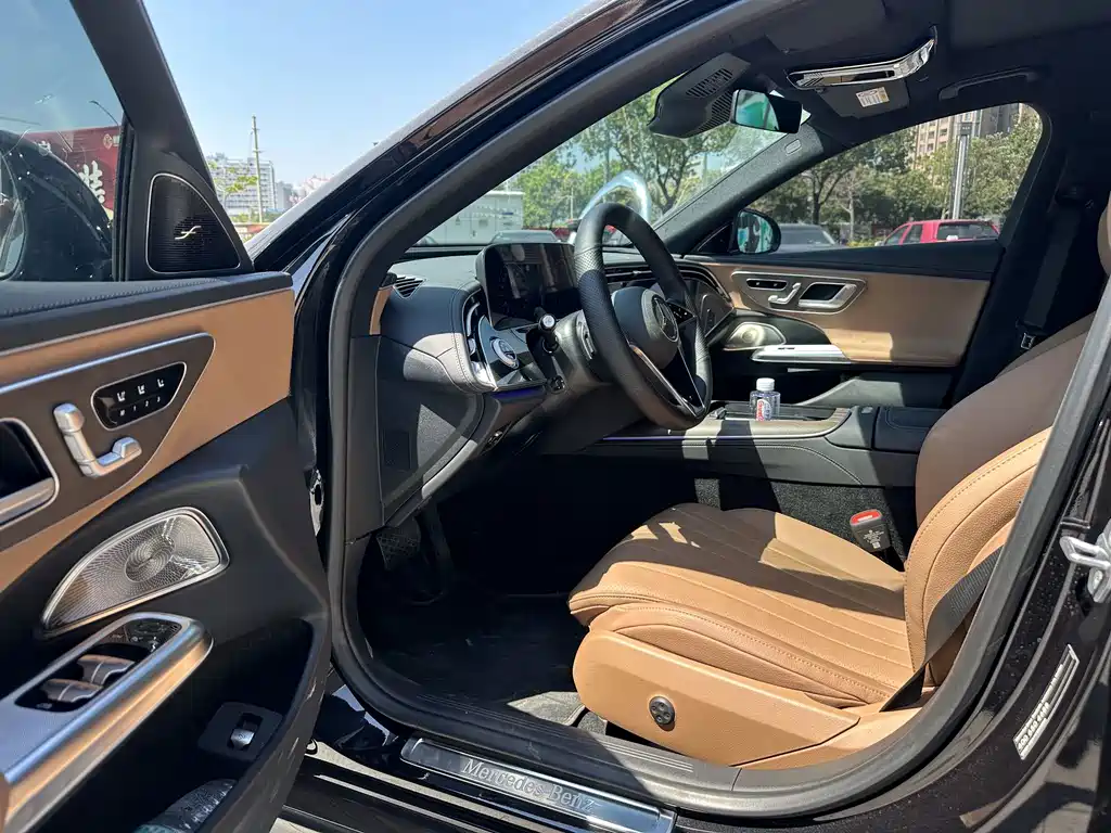 Mercedes-Benz E-Class — миниатюра 7
