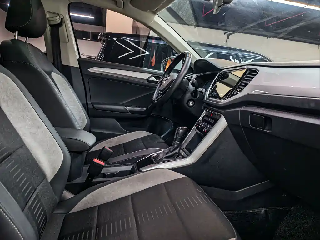 Volkswagen T-Roc — миниатюра 3