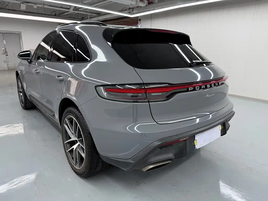 PORSCHE MACAN
