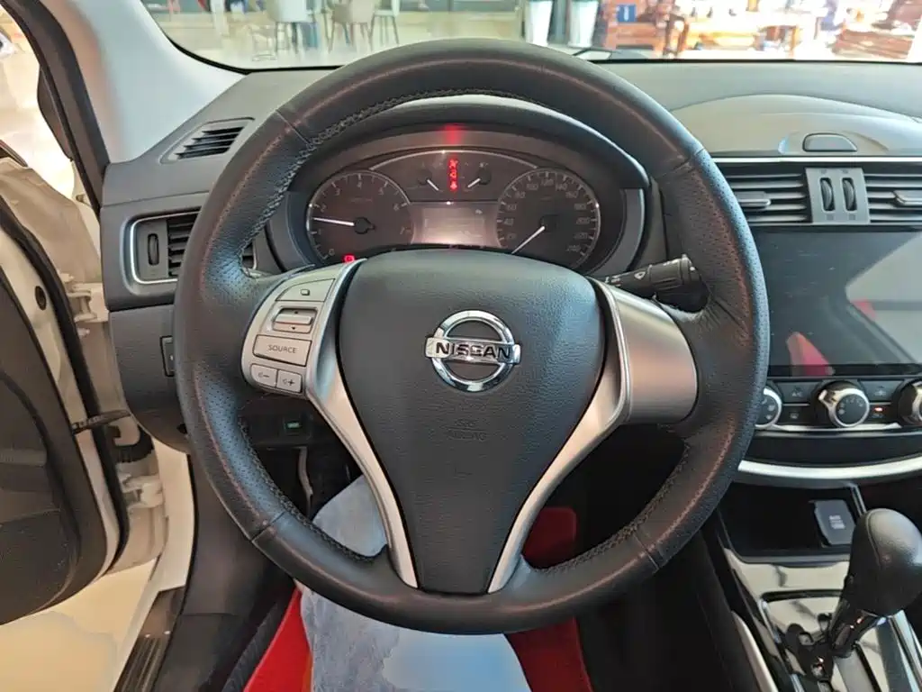 Nissan Tiida — миниатюра 11
