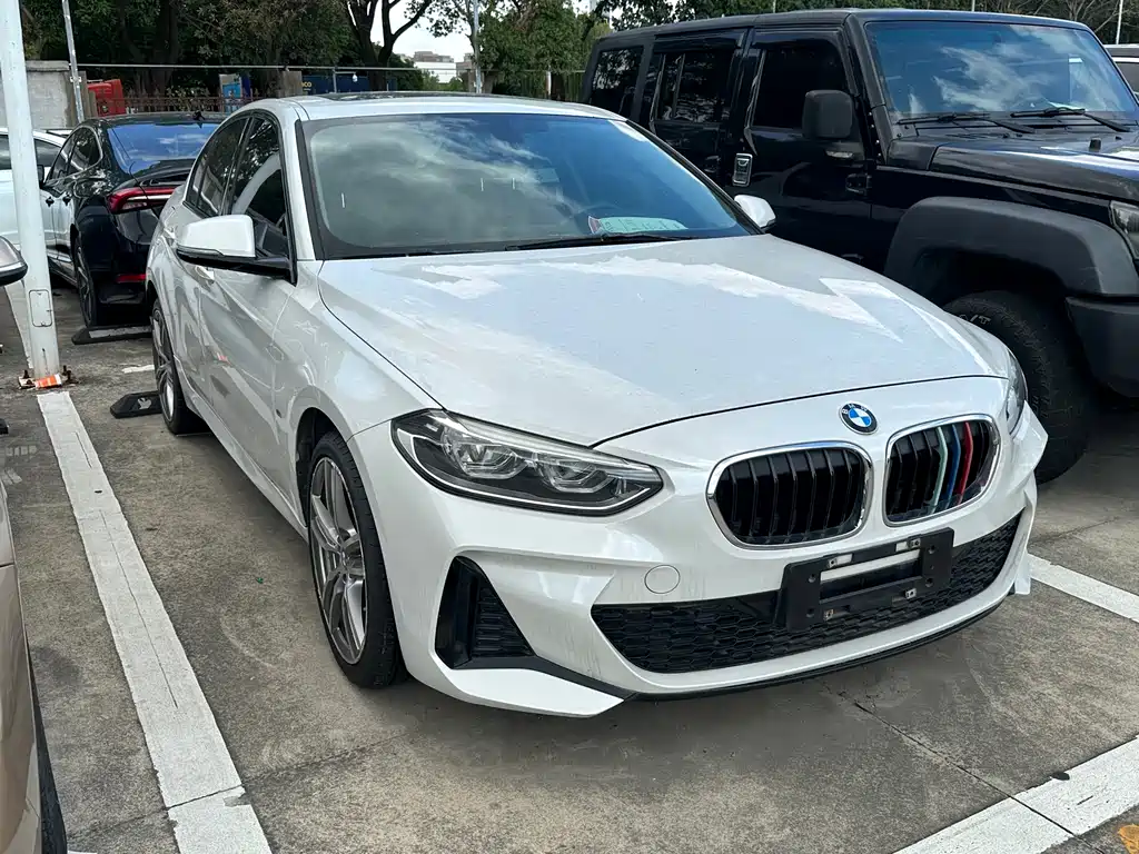 BMW  1 SERIES