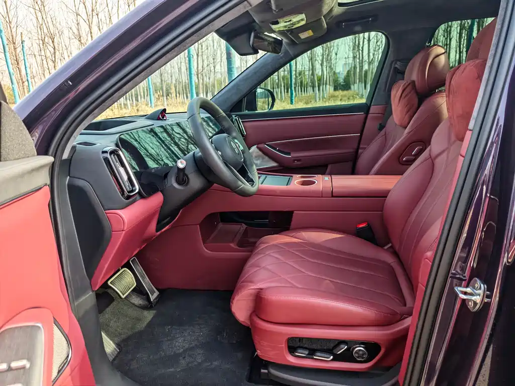 AITO ASK THE WORLD M8