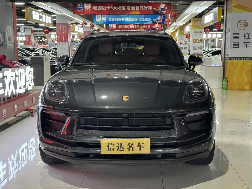 PORSCHE MACAN