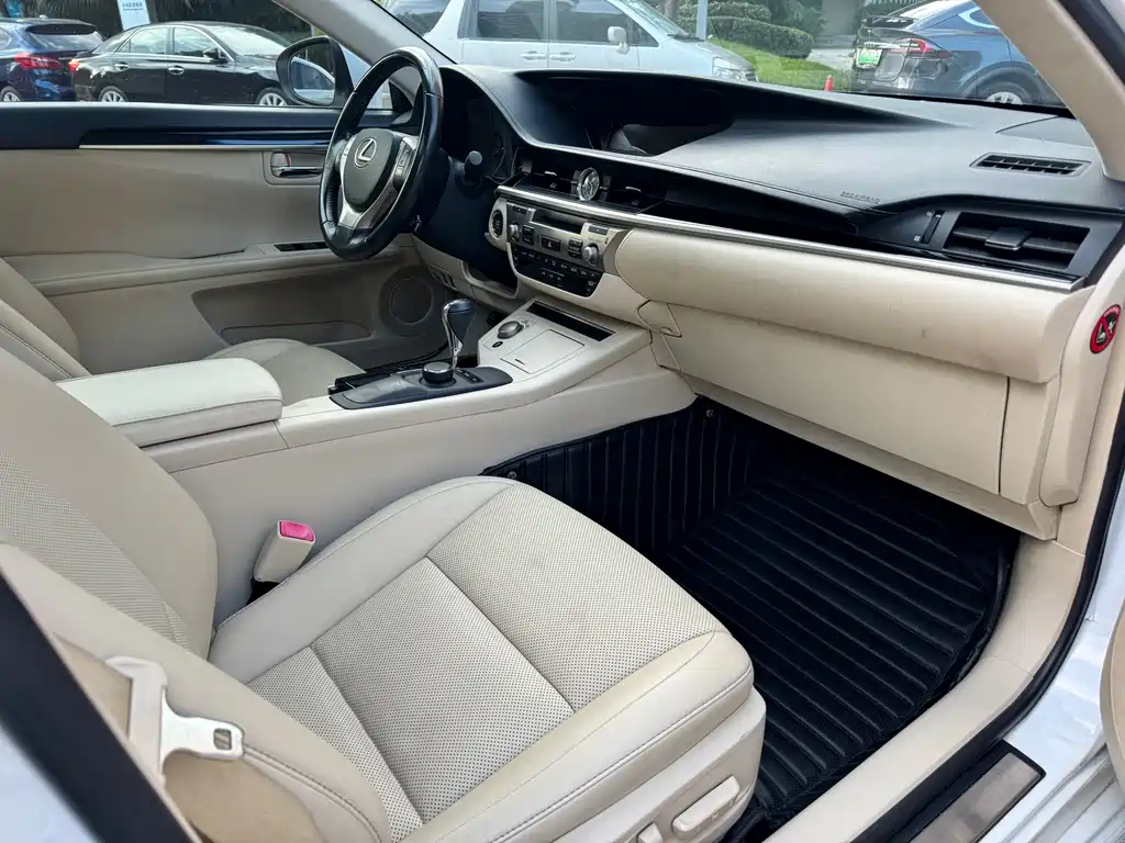 Lexus ES — миниатюра 8