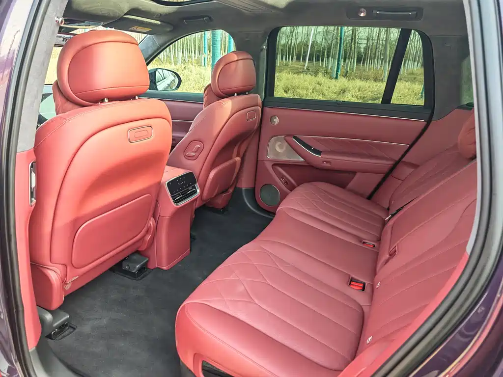 AITO ASK THE WORLD M8