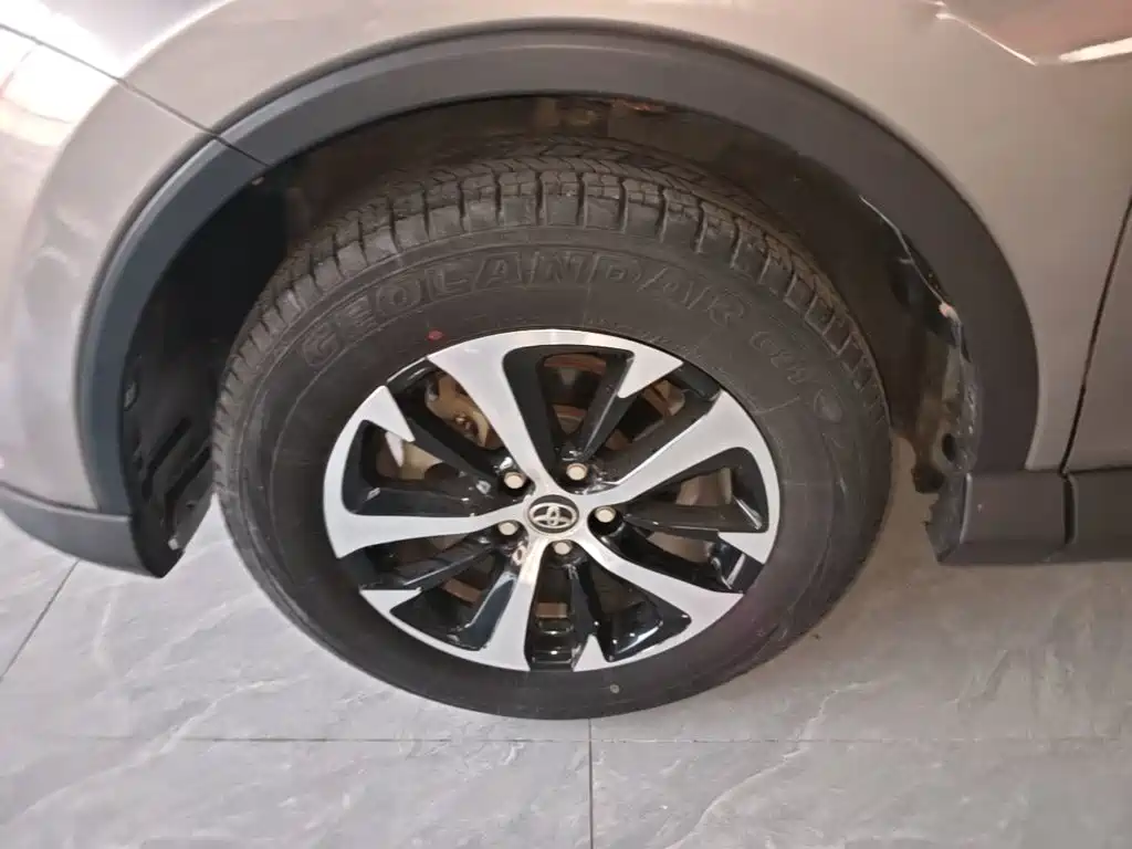 Toyota RAV4 — миниатюра 23