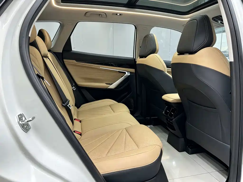 Geely Boyue L — миниатюра 8