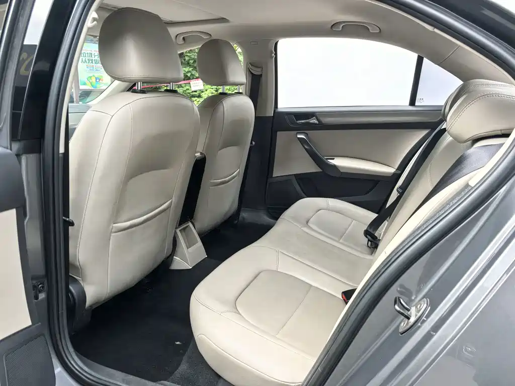 Volkswagen Santana — миниатюра 6
