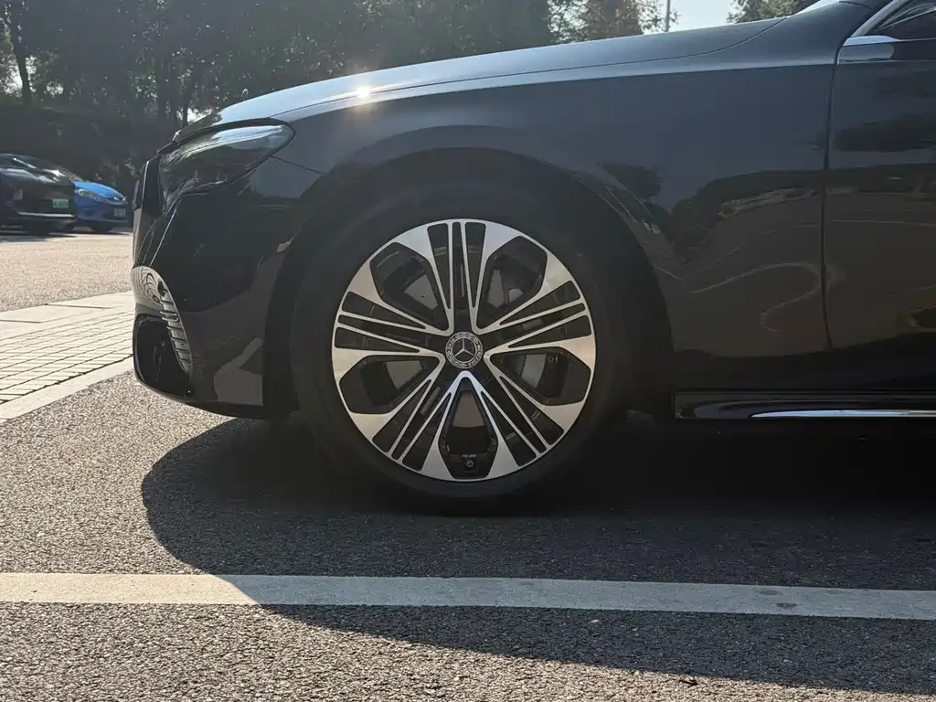 Mercedes-Benz E-Class — миниатюра 4