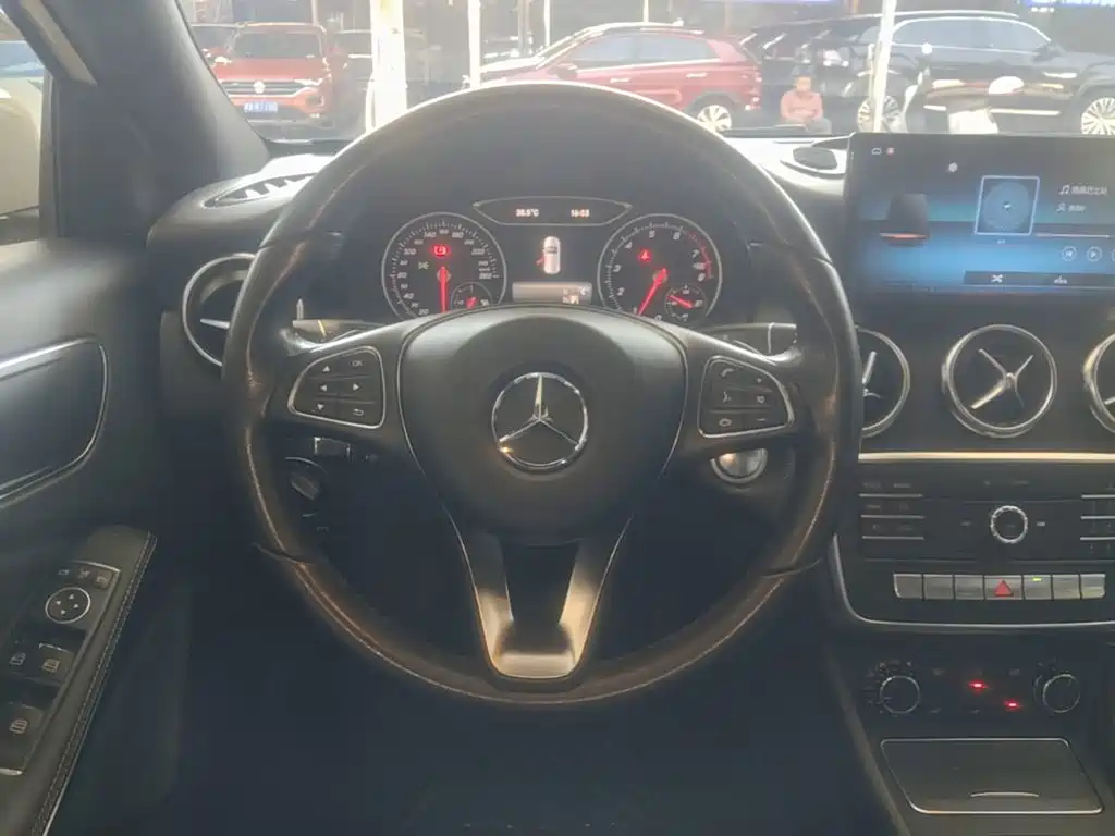 Mercedes-Benz A-Class (Import) — миниатюра 11