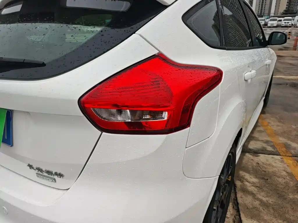 Ford Focus — миниатюра 8
