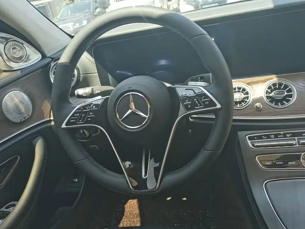 Mercedes-Benz E-Class — миниатюра 15
