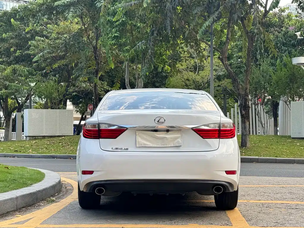 Lexus ES — миниатюра 16