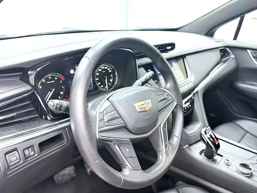 Cadillac XT5 — миниатюра 6