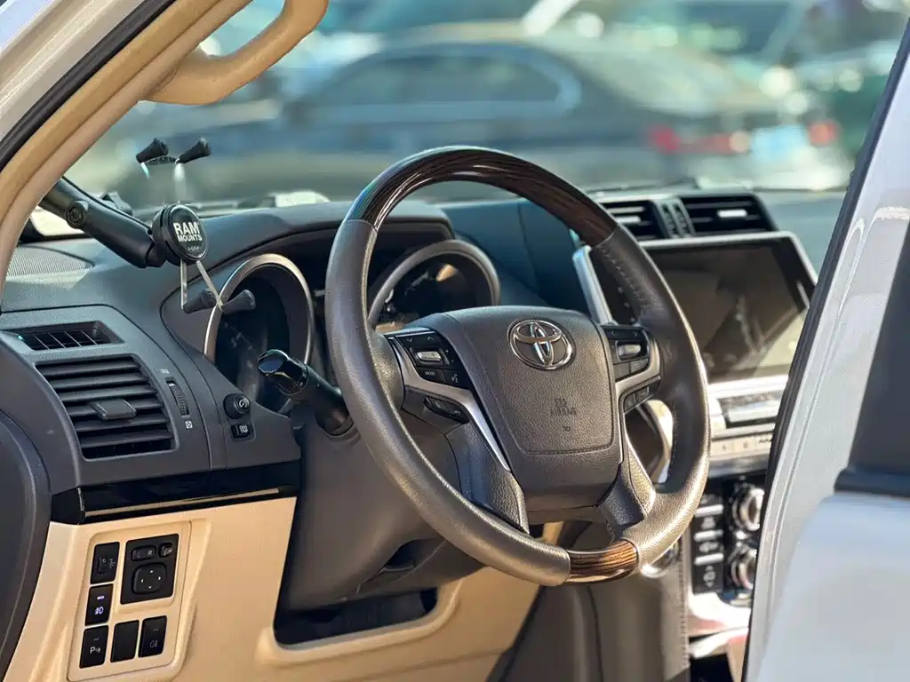 Toyota Prado (Import) — миниатюра 7