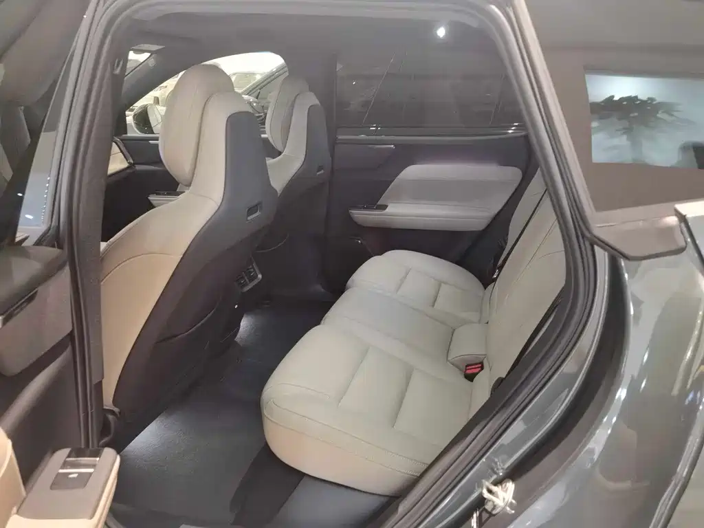 Volvo XC70 PHEV — миниатюра 3