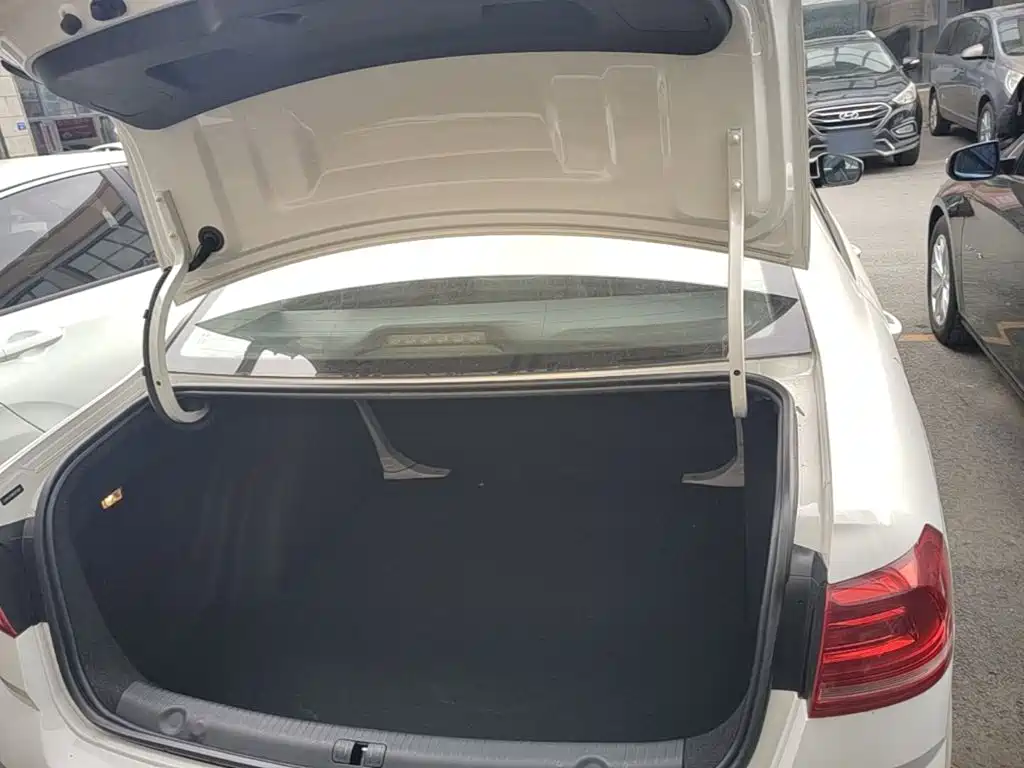 Volkswagen Lavida — миниатюра 19