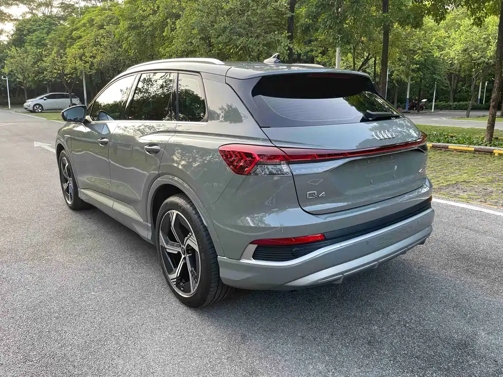 Audi Q4 e-tron — миниатюра 4