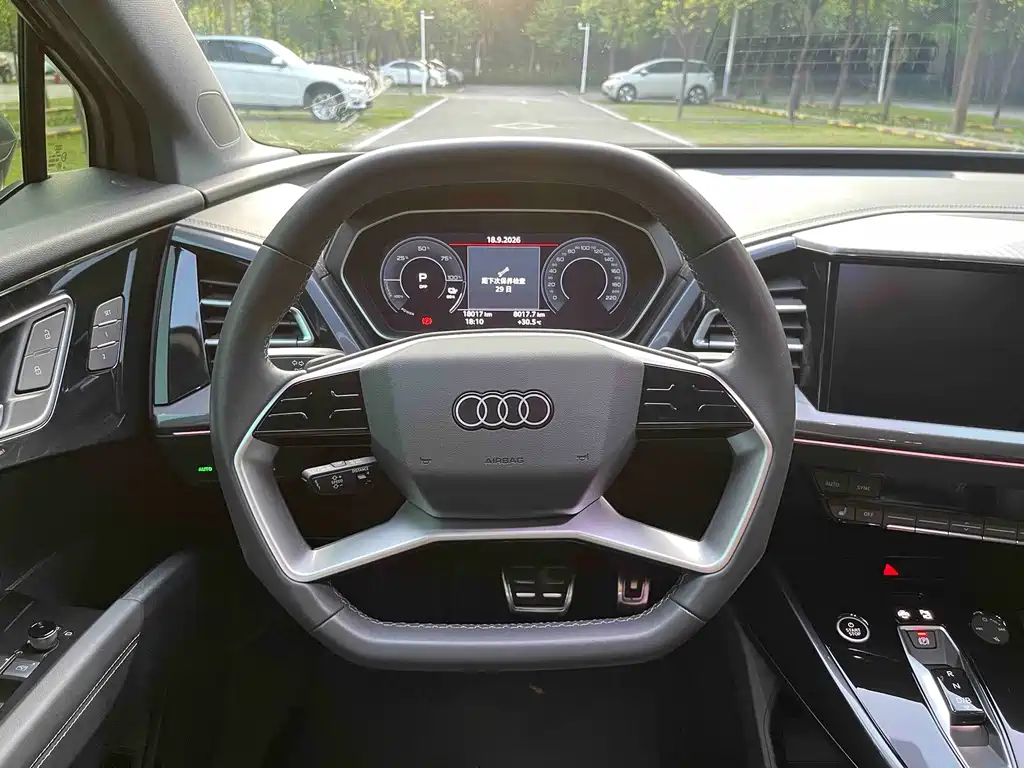 Audi Q4 e-tron — миниатюра 16
