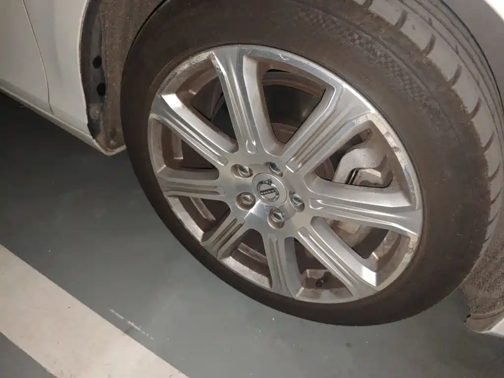 Volvo V40 — миниатюра 9