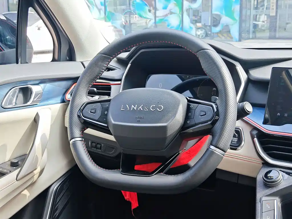 Lynk & Co 06 — миниатюра 7