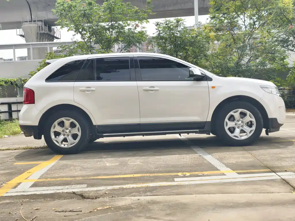 Ford Edge (Import) — миниатюра 5