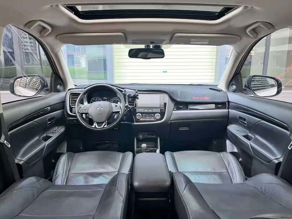 Mitsubishi Outlander — миниатюра 11