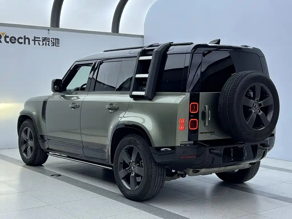 LAND ROVER DEFENDER