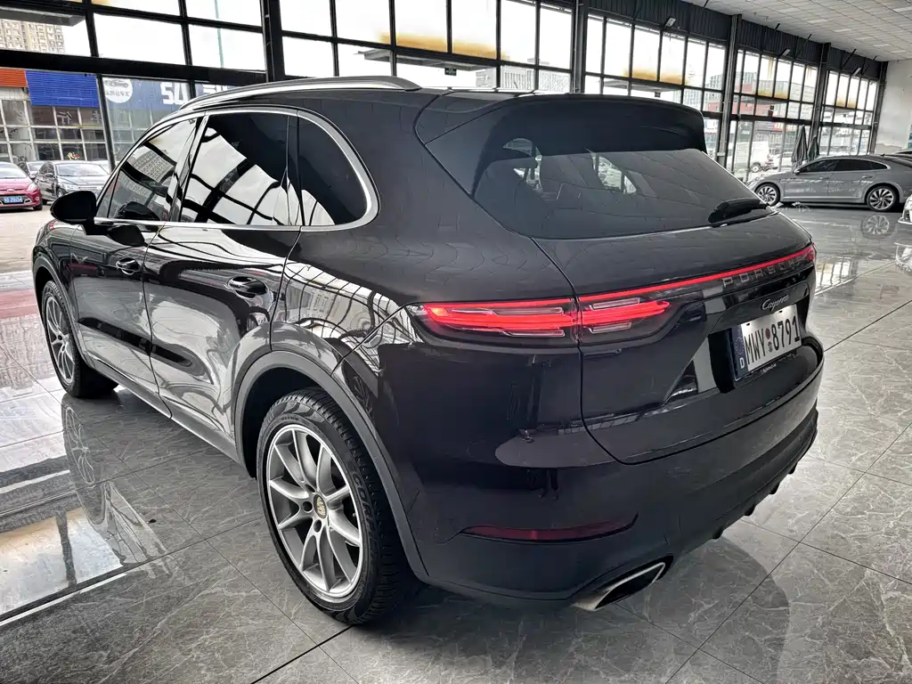 Porsche Cayenne — миниатюра 4