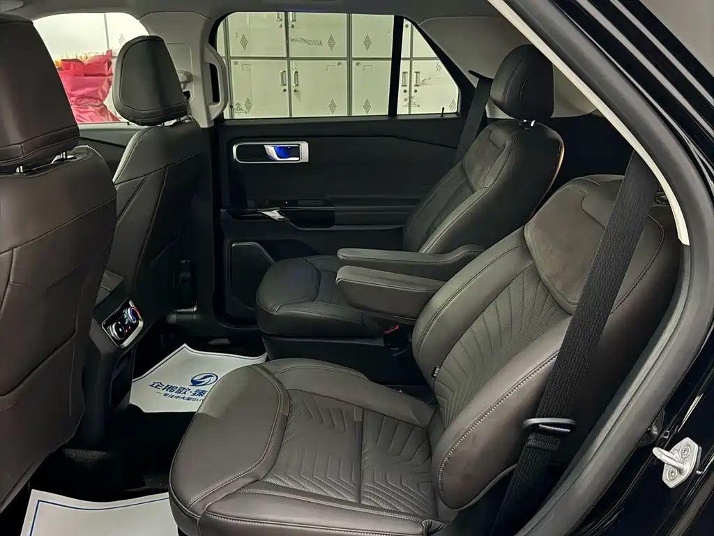 Ford Explorer — миниатюра 11