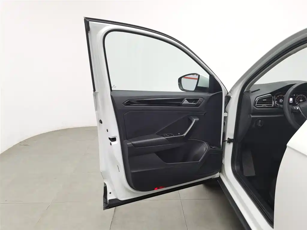 VOLKSWAGEN T ROC EXPLORING SONGS