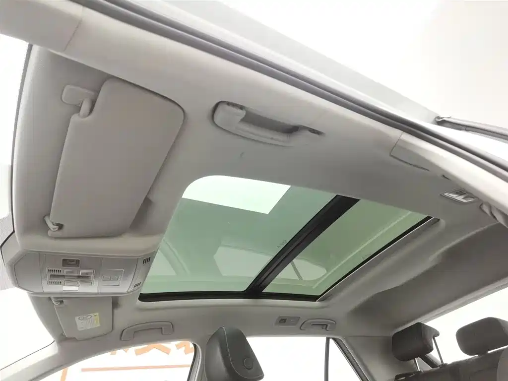 VOLKSWAGEN T ROC EXPLORING SONGS