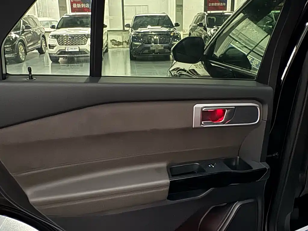 Ford Explorer — миниатюра 10