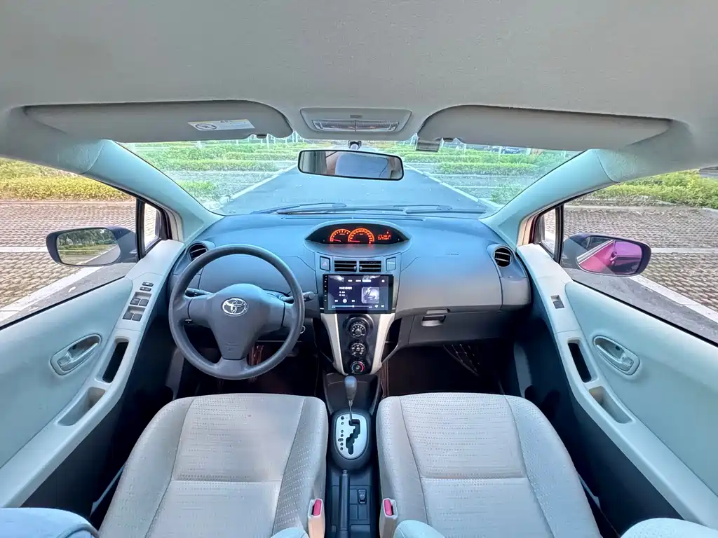 Toyota Yaris — миниатюра 7