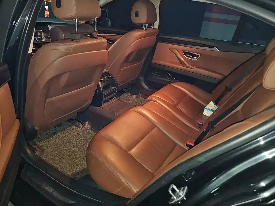 BMW 5 Series — миниатюра 11