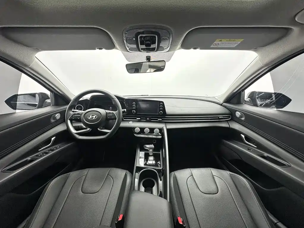 Hyundai Elantra — миниатюра 6