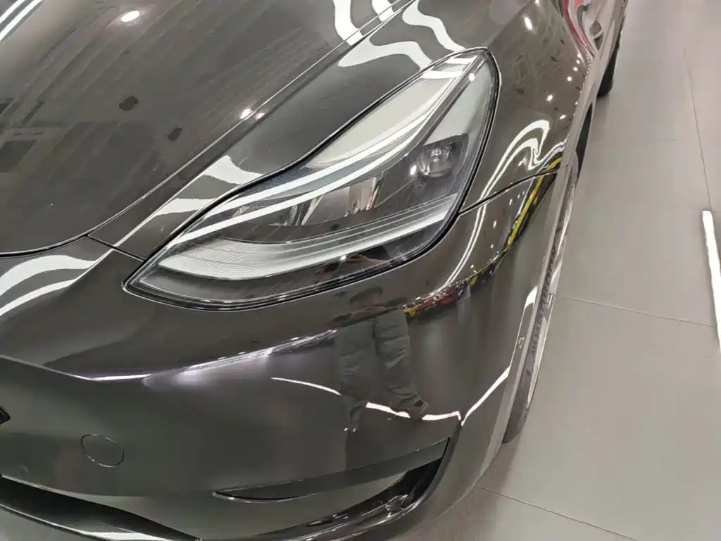 Tesla Model Y — миниатюра 24