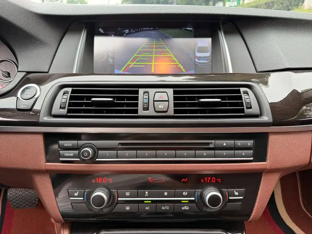 BMW 5 Series — миниатюра 10