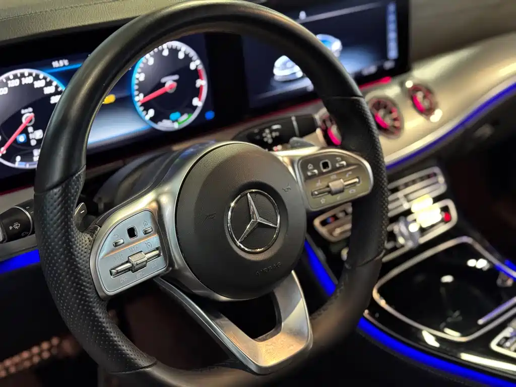 MERCEDES-BENZ E CLASS