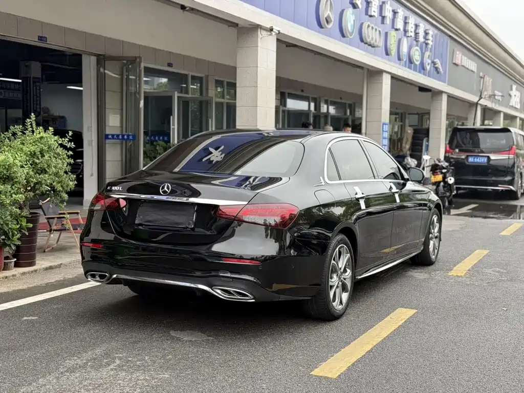 Mercedes-Benz E-Class — миниатюра 12