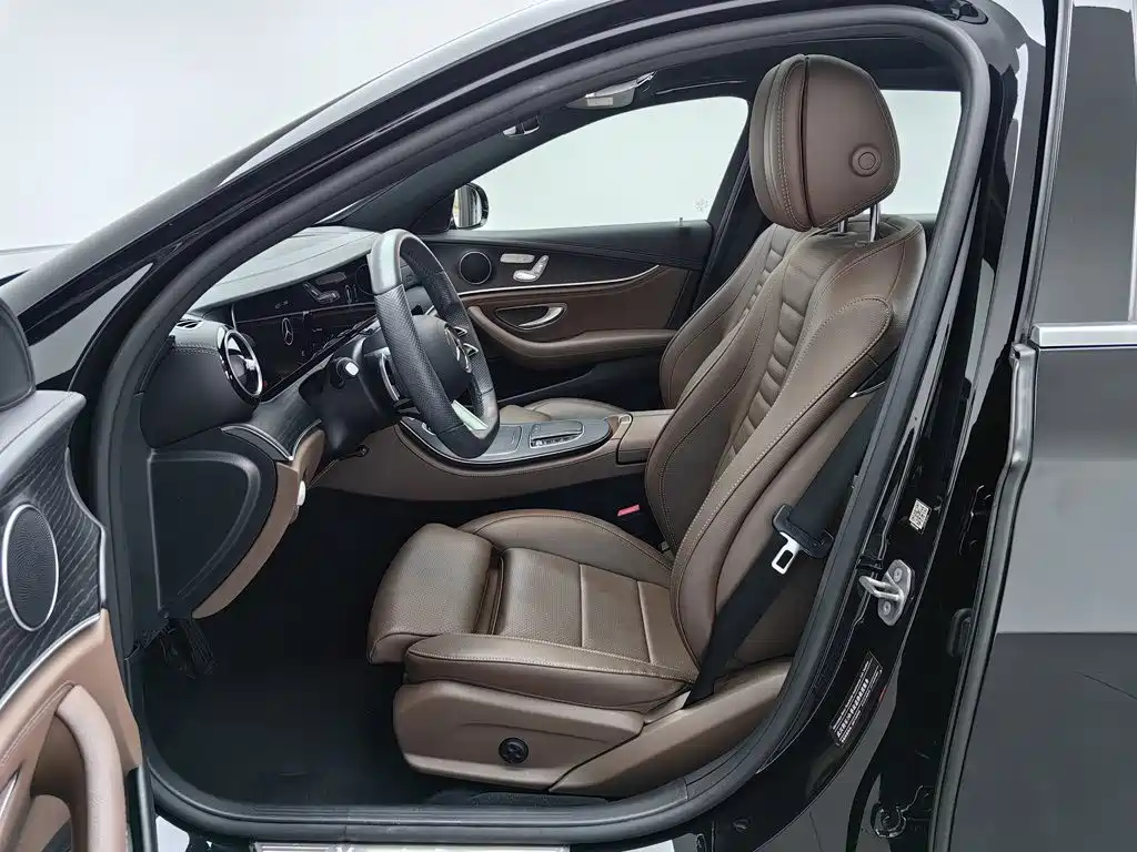 Mercedes-Benz E-Class — миниатюра 10
