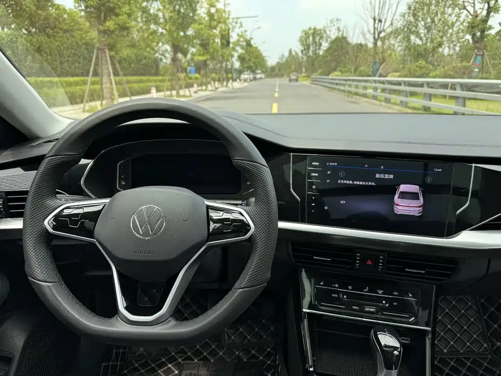 Volkswagen Passat PHEV — миниатюра 14