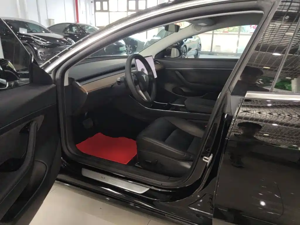 Tesla Model 3 — миниатюра 16