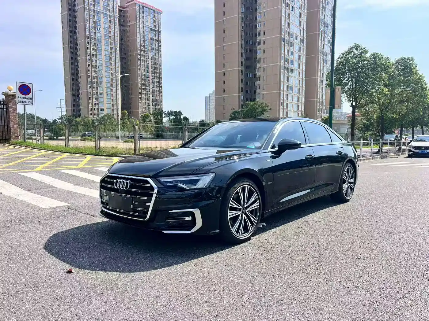 奥迪A6L 2025款 45 TFSI quattro 臻选动感型 2025