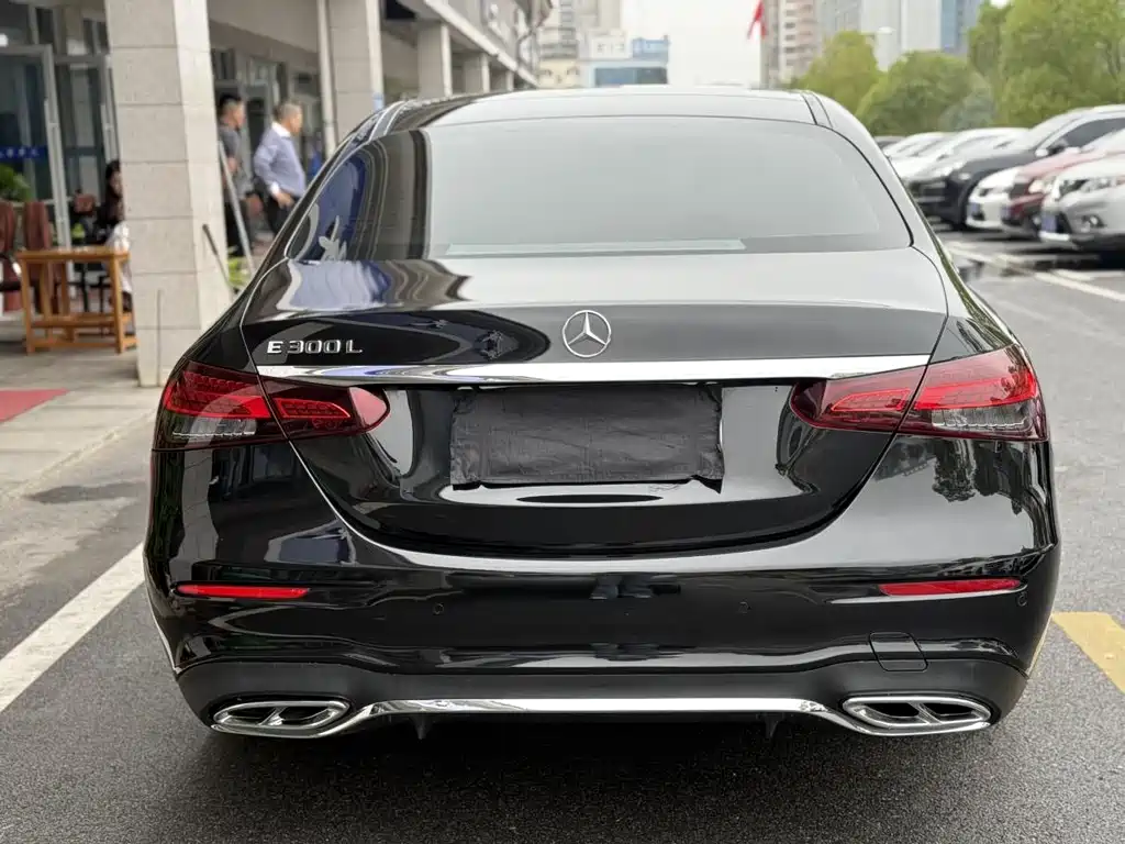 Mercedes-Benz E-Class — миниатюра 13
