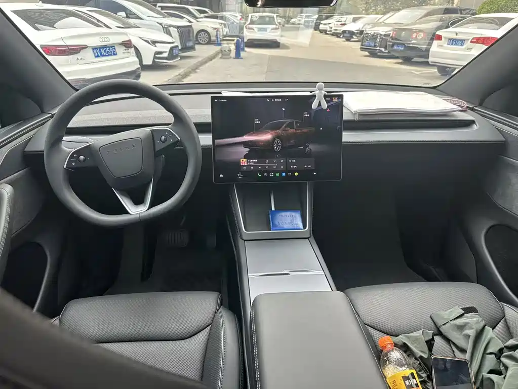 Tesla Model Y L — миниатюра 5