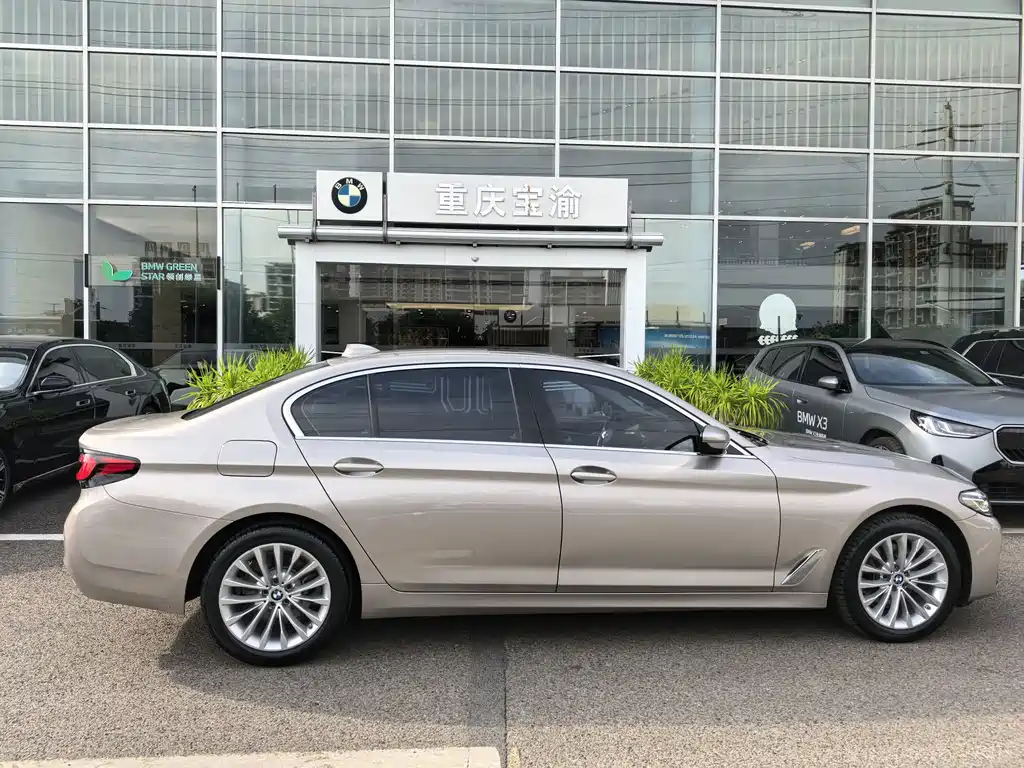 BMW 5 Series — миниатюра 17