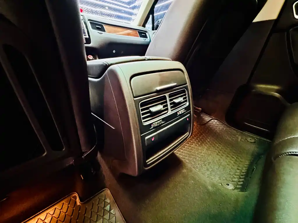 Volkswagen Touareg — миниатюра 10