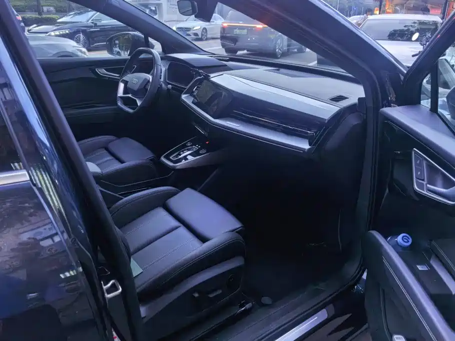 Audi Q4 e-tron — миниатюра 8