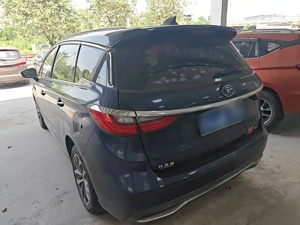 BYD MAX — миниатюра 5